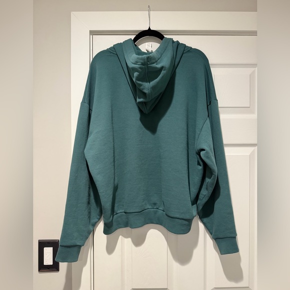 Auth.✅ ALO Yoga RARE Accolade Hoodie in “Winter Ivy” Size Medium💚 - Picture 7 of 8